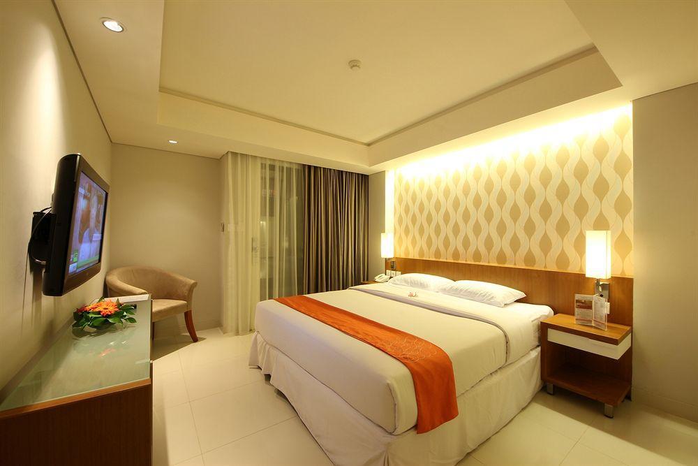 Holiday Inn Express Bali Sunset Road By Ihg Кута Экстерьер фото