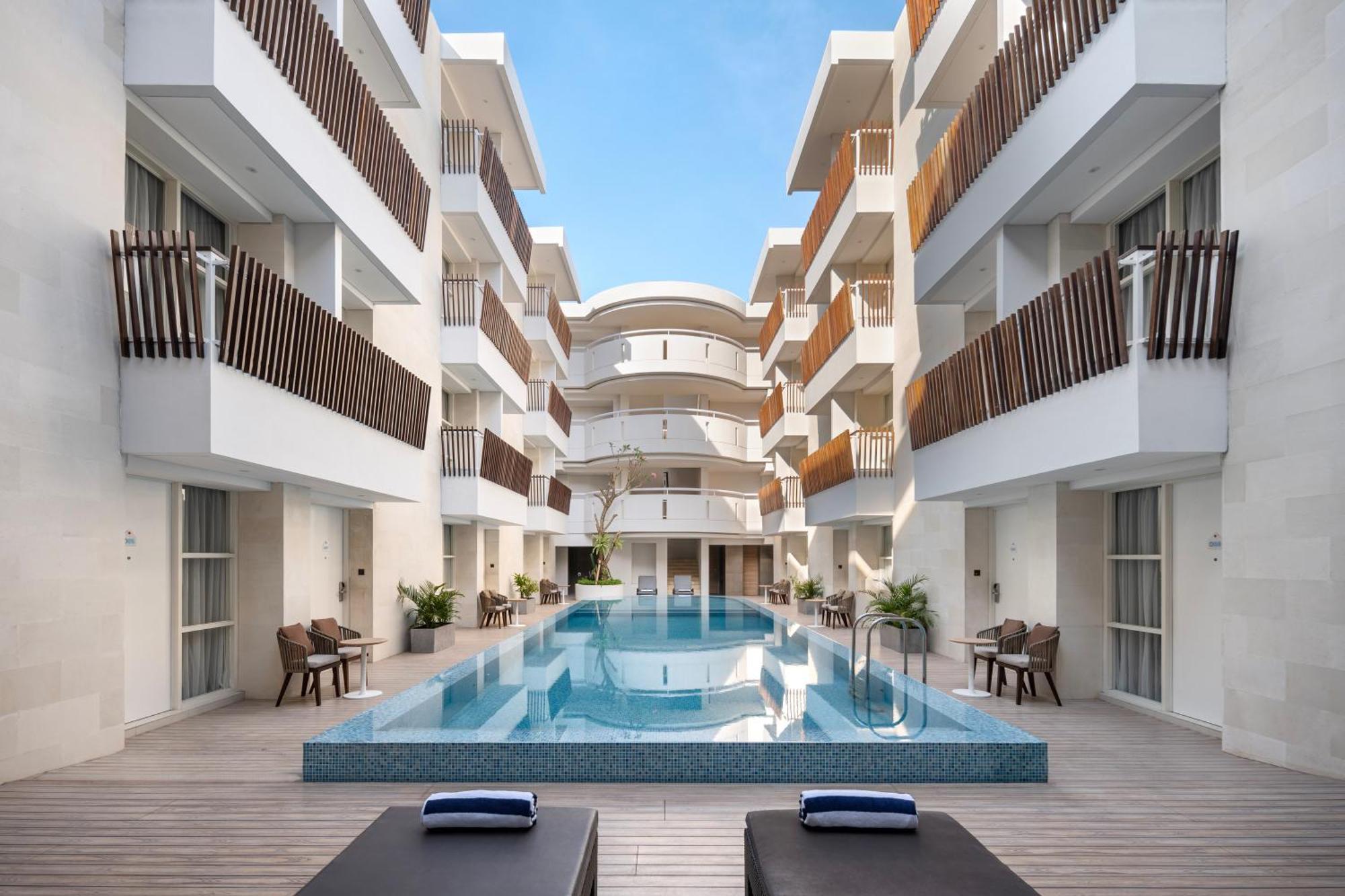 Holiday Inn Express Bali Sunset Road By Ihg Кута Экстерьер фото
