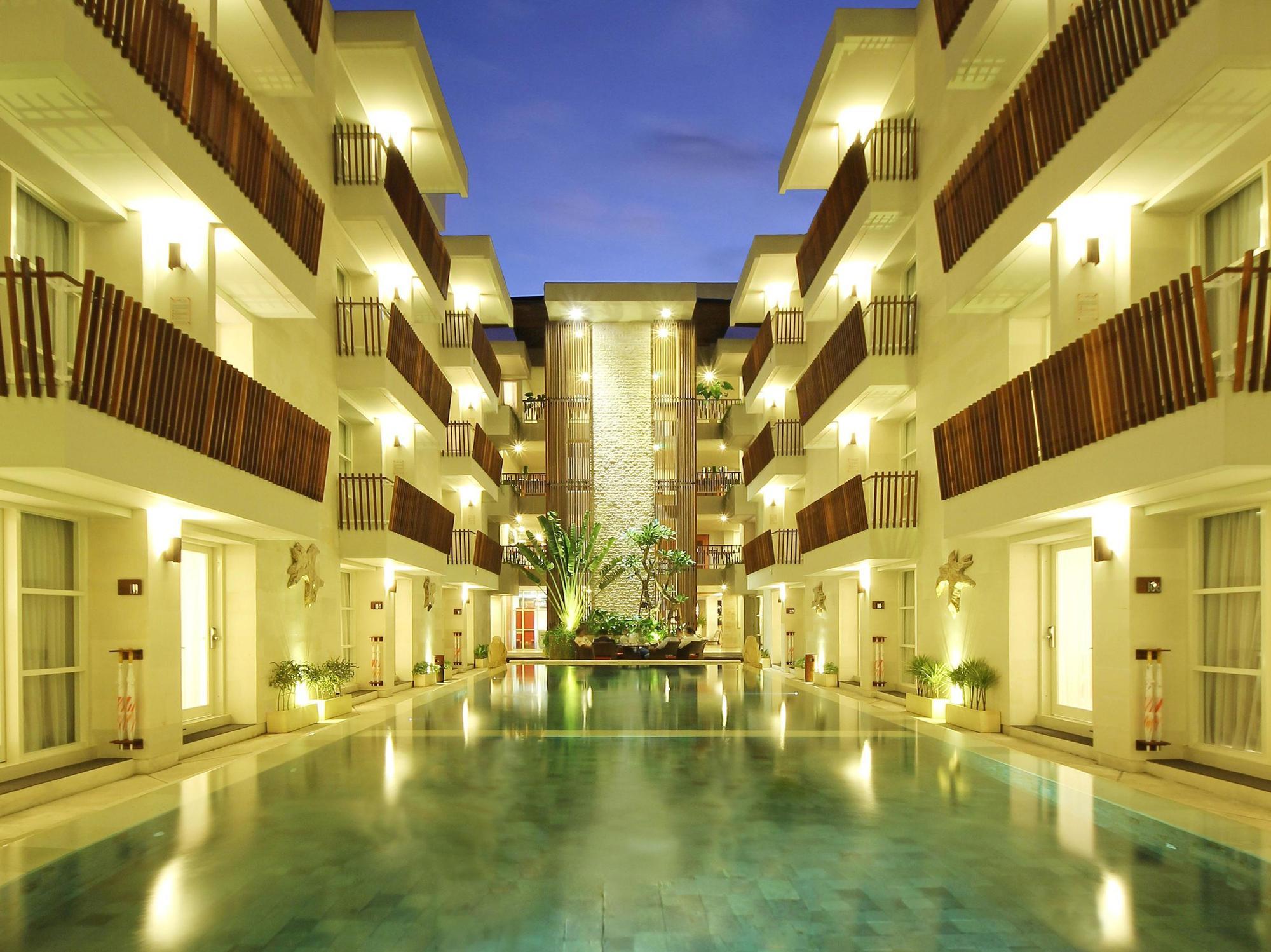 Holiday Inn Express Bali Sunset Road By Ihg Кута Экстерьер фото