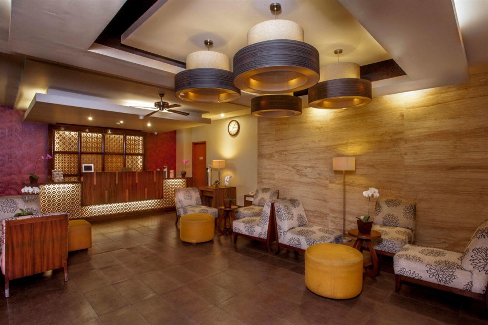 Holiday Inn Express Bali Sunset Road By Ihg Кута Экстерьер фото
