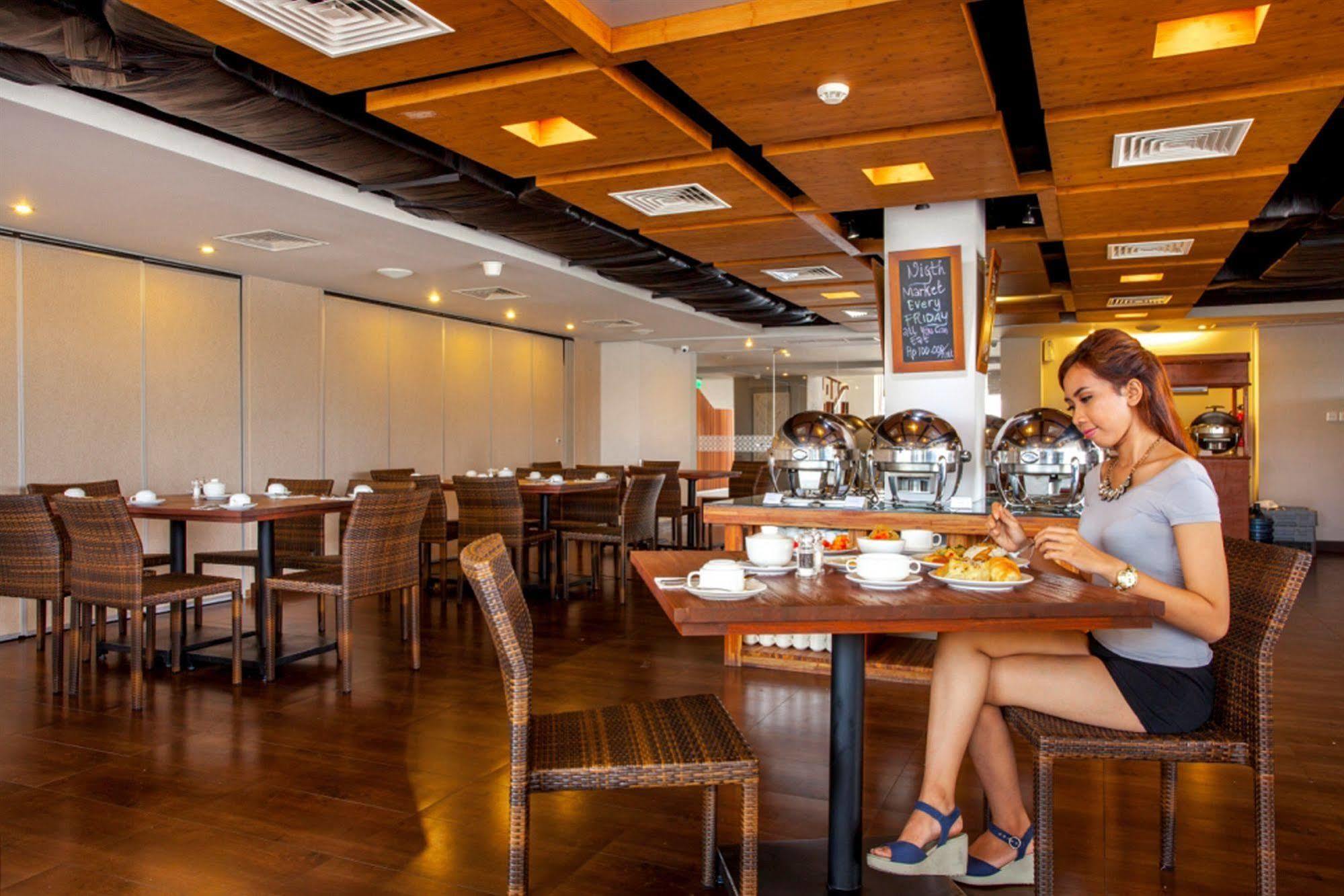 Holiday Inn Express Bali Sunset Road By Ihg Кута Экстерьер фото