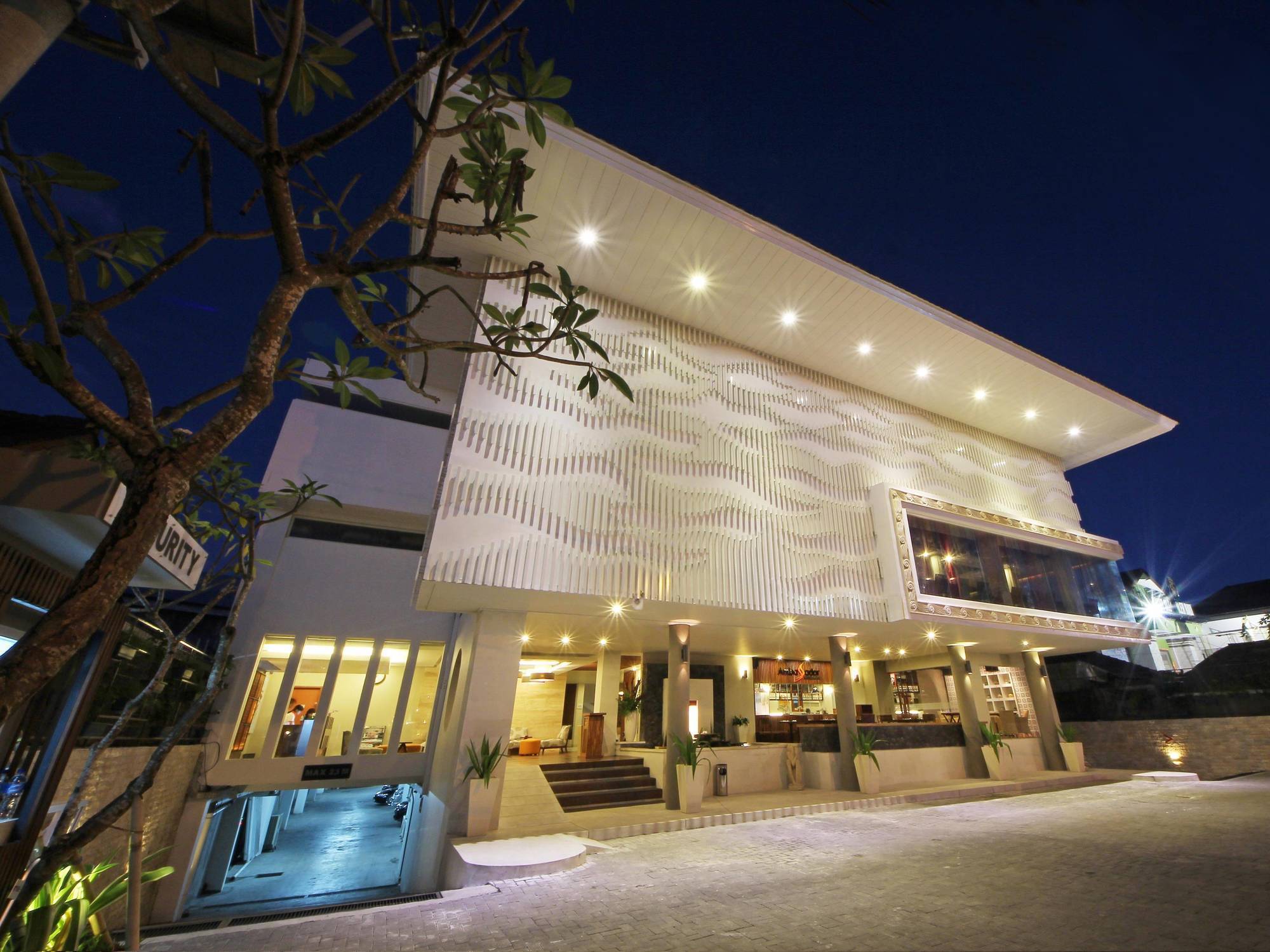 Holiday Inn Express Bali Sunset Road By Ihg Кута Экстерьер фото