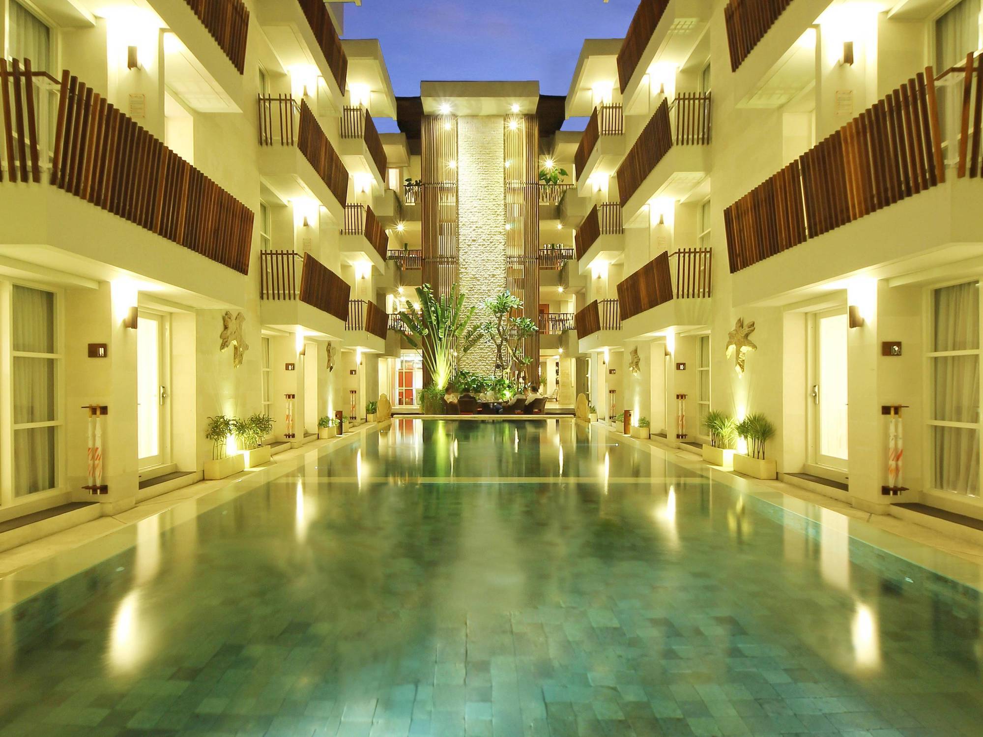 Holiday Inn Express Bali Sunset Road By Ihg Кута Экстерьер фото