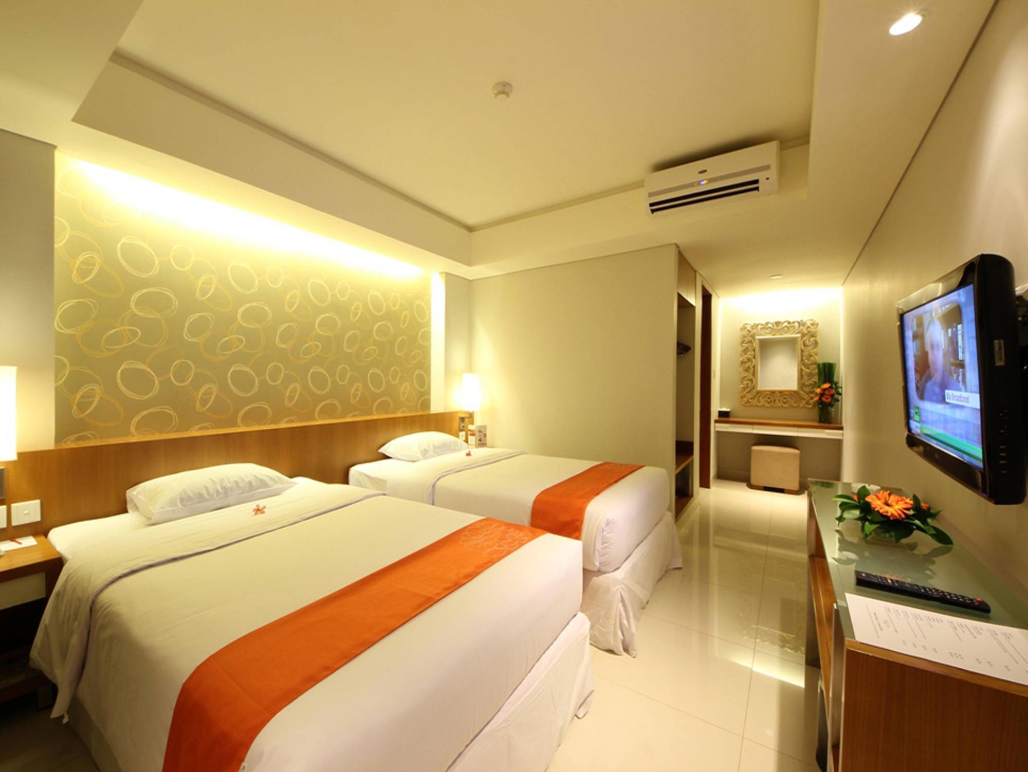 Holiday Inn Express Bali Sunset Road By Ihg Кута Экстерьер фото