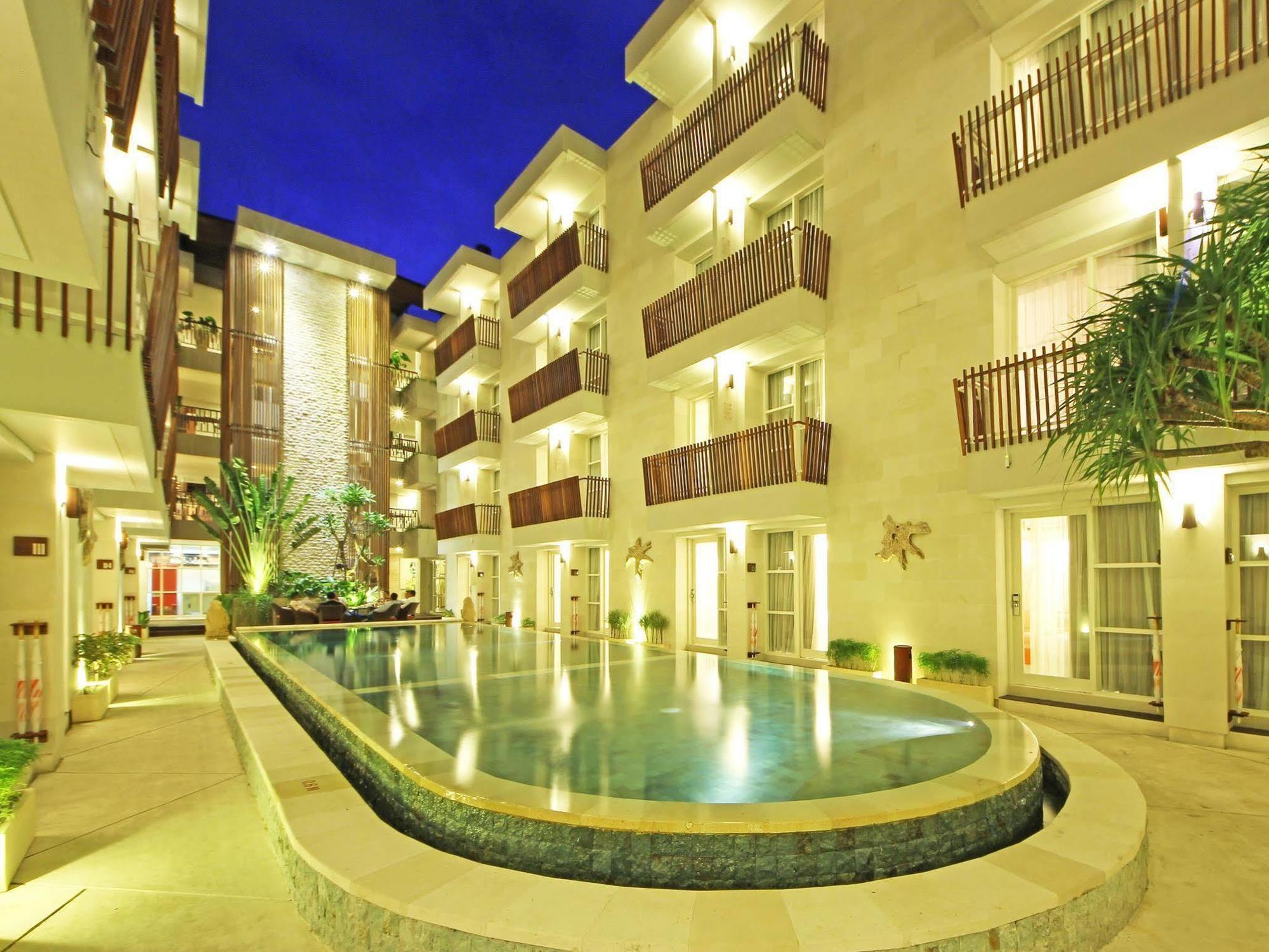 Holiday Inn Express Bali Sunset Road By Ihg Кута Экстерьер фото