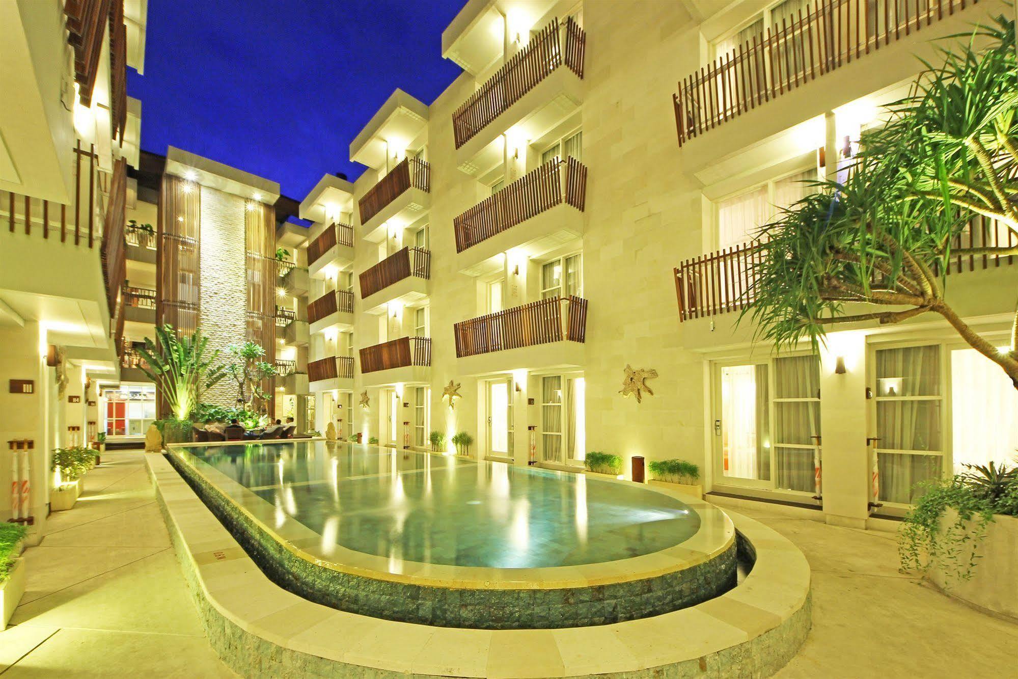 Holiday Inn Express Bali Sunset Road By Ihg Кута Экстерьер фото