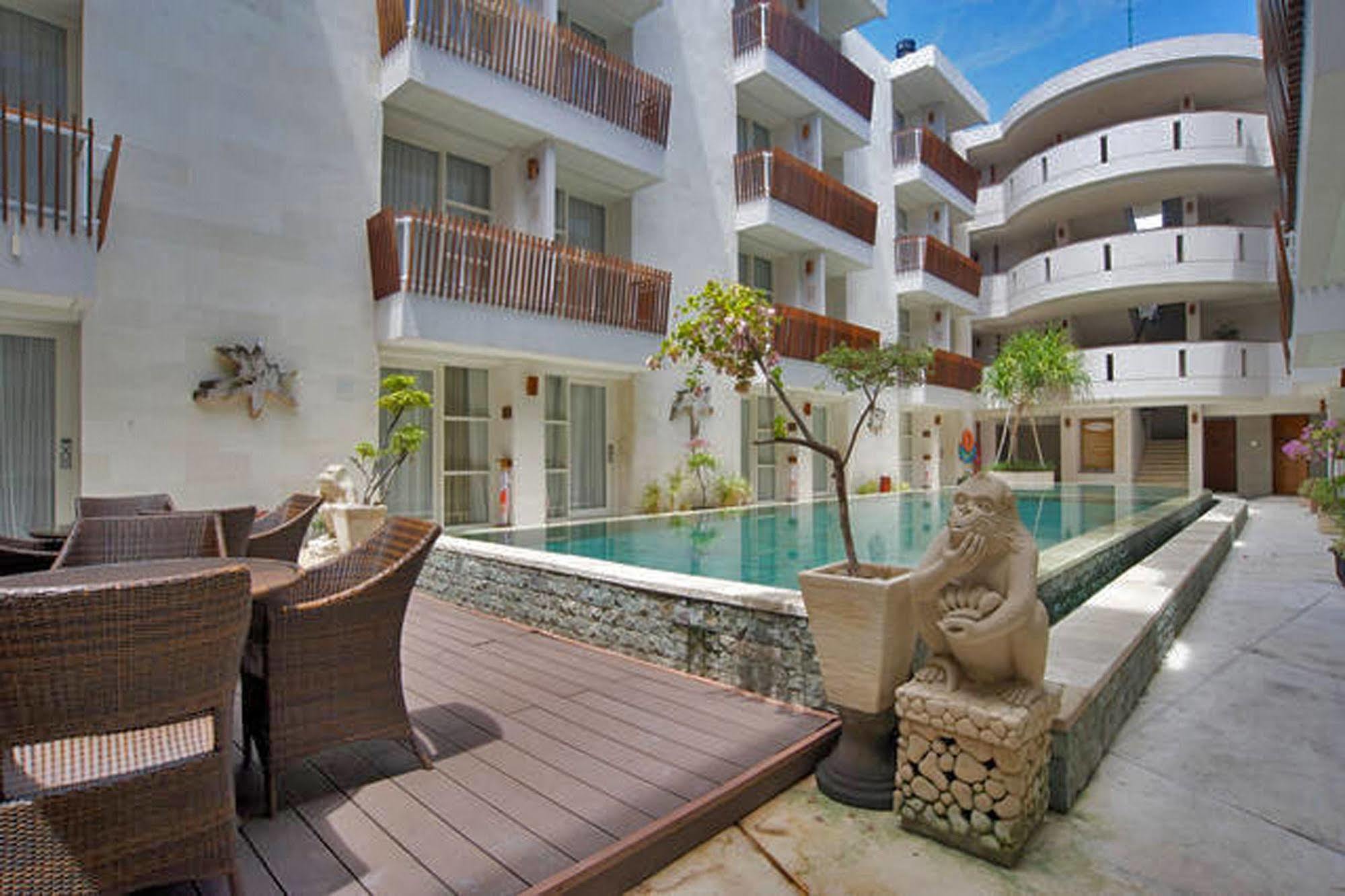 Holiday Inn Express Bali Sunset Road By Ihg Кута Экстерьер фото