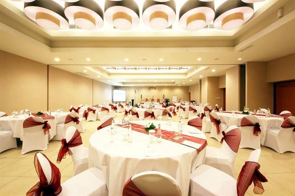 Holiday Inn Express Bali Sunset Road By Ihg Кута Экстерьер фото
