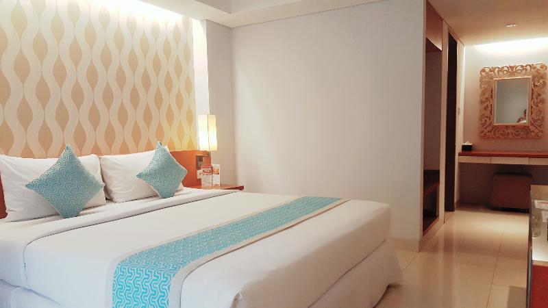 Holiday Inn Express Bali Sunset Road By Ihg Кута Экстерьер фото