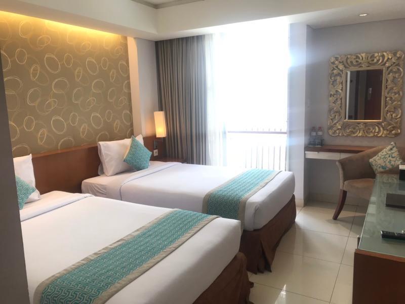 Holiday Inn Express Bali Sunset Road By Ihg Кута Экстерьер фото